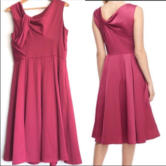 NEW Gal Meets Glam Noelle Twist Neck satin dress in Berry pink shade size 6 - Picture 5 of 10